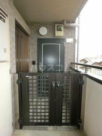 13/16 エントランス