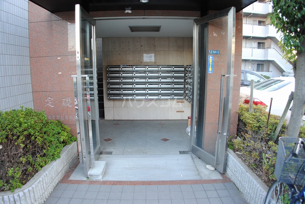 25/30 エントランス