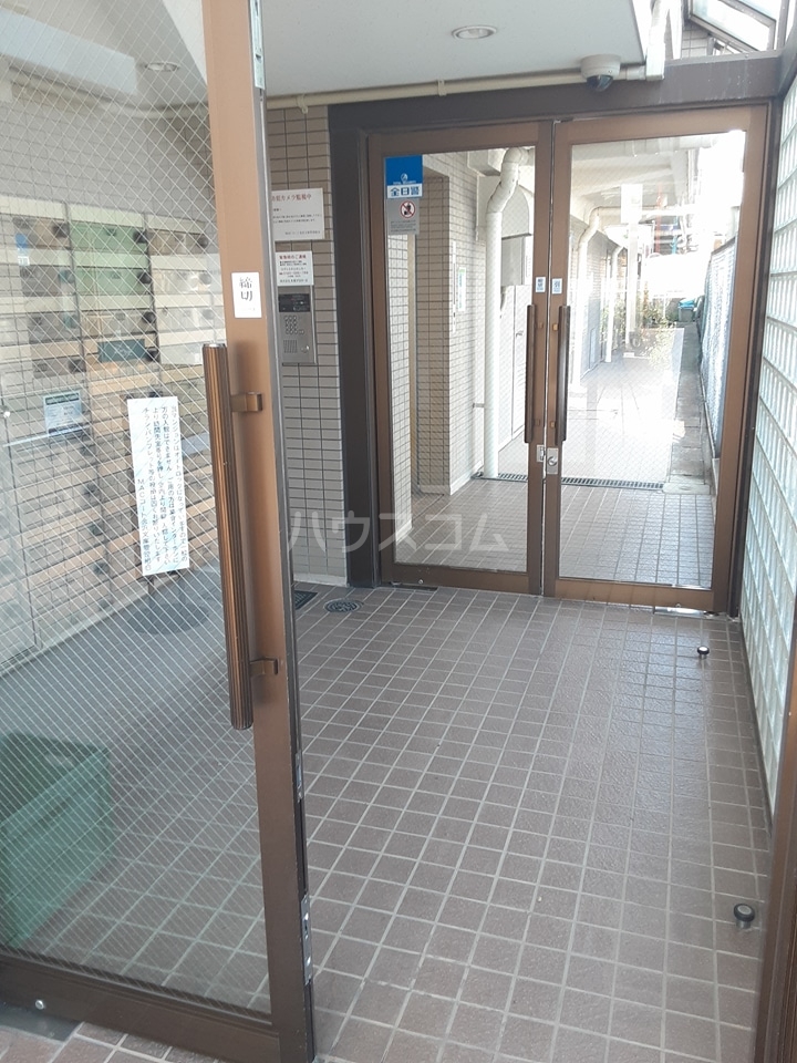 19/26 エントランス