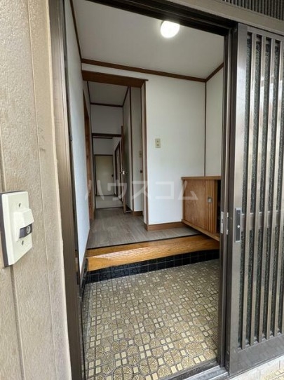 18/28 玄関