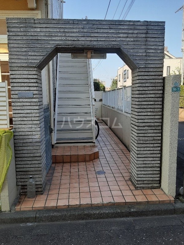 21/30 エントランス