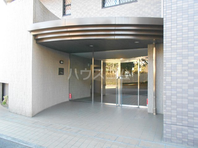 24/30 エントランス