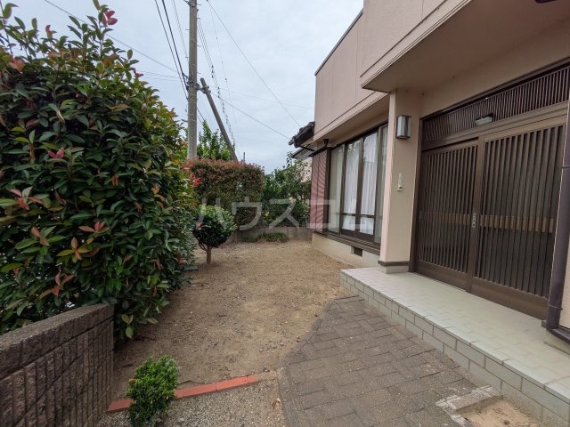 27/30 エントランス