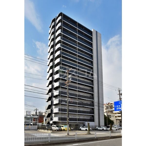 19/30 エントランス