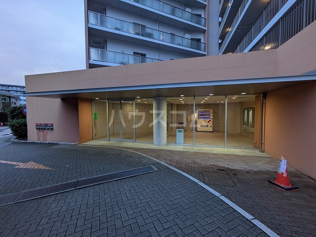 28/30 エントランス