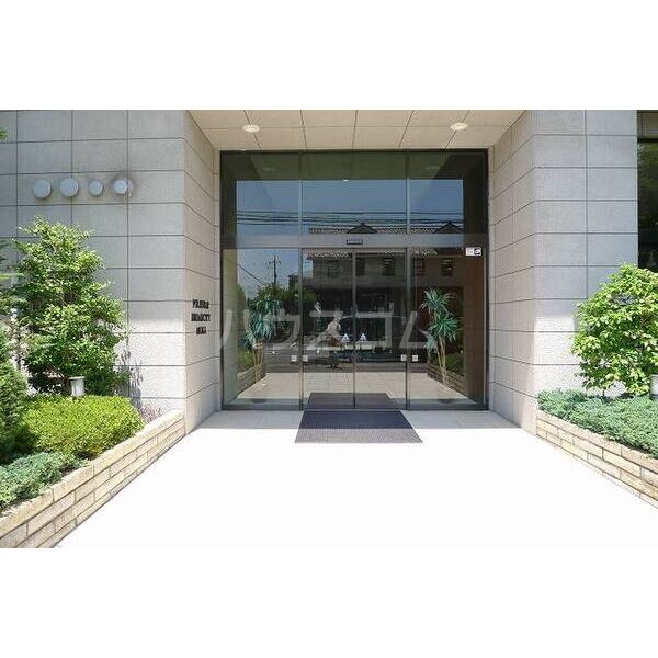 20/30 エントランス