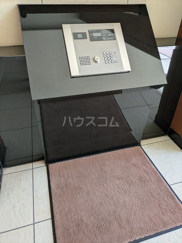 21/30 エントランス