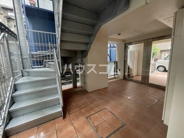 21/29 エントランス