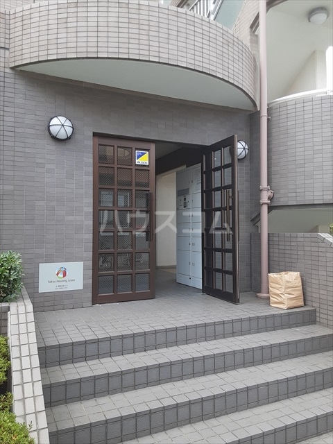 27/30 エントランス