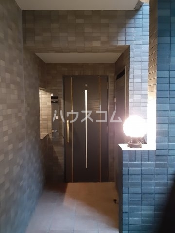 28/30 エントランス