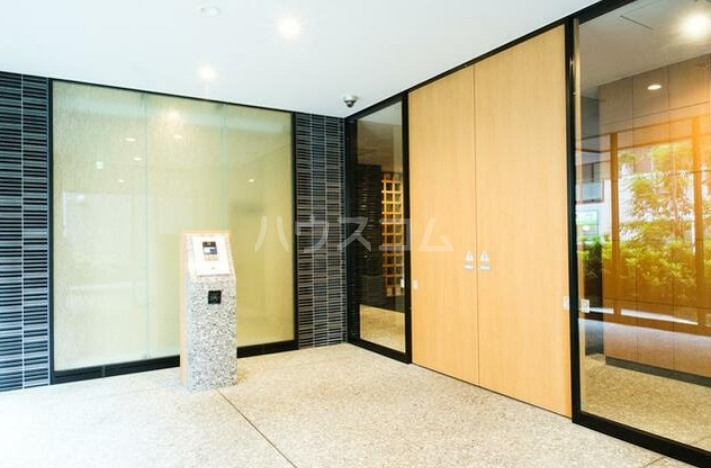 18/28 エントランス