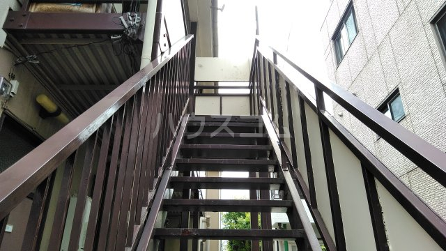 24/30 エントランス