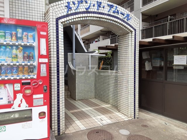 23/30 エントランス