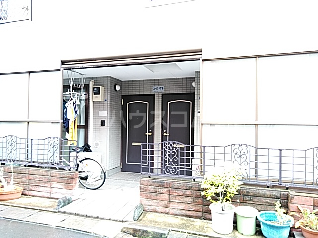 23/30 エントランス