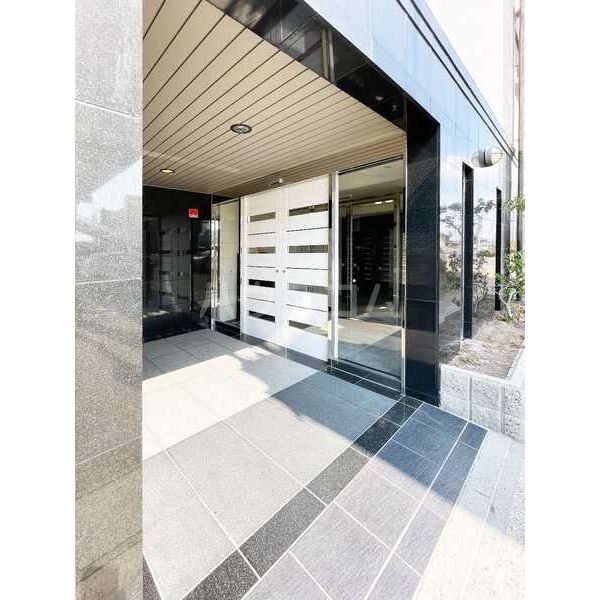 18/22 エントランス