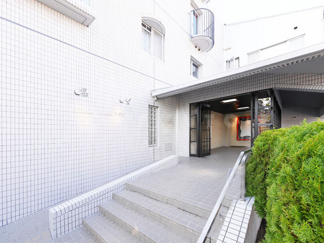 21/27 エントランス