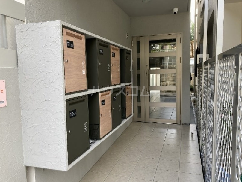 17/27 エントランス