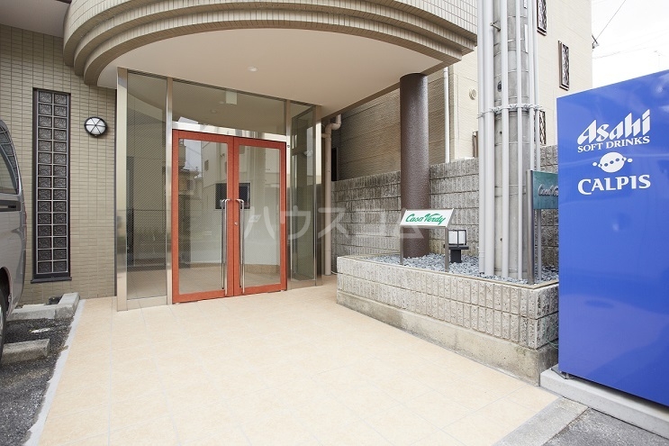 26/28 エントランス