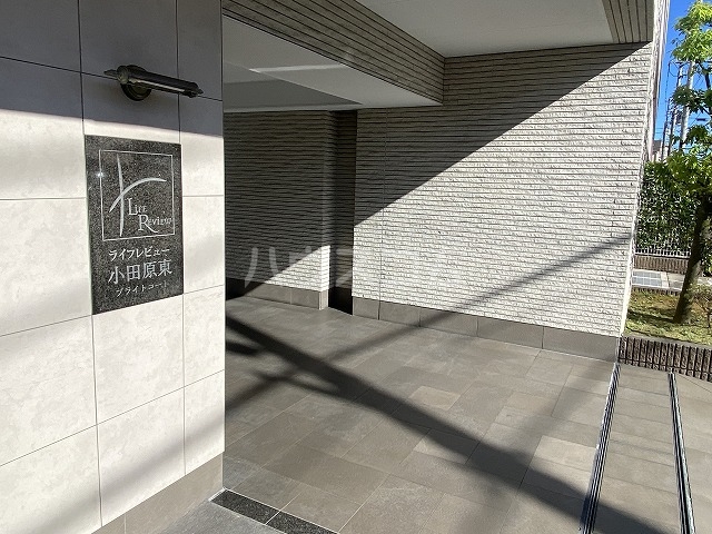 28/30 エントランス