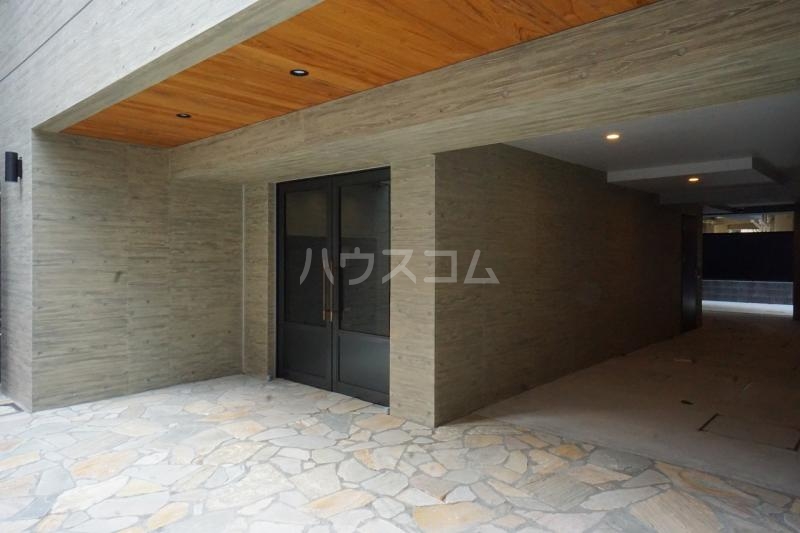 16/18 エントランス