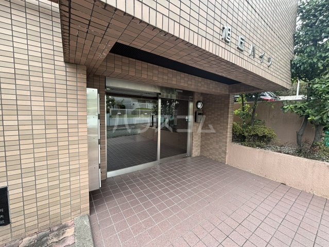 27/30 エントランス