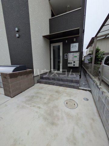 21/30 エントランス