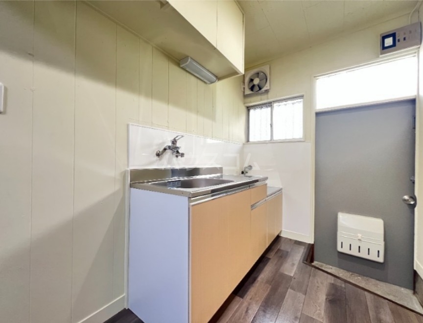 19/27 エントランス