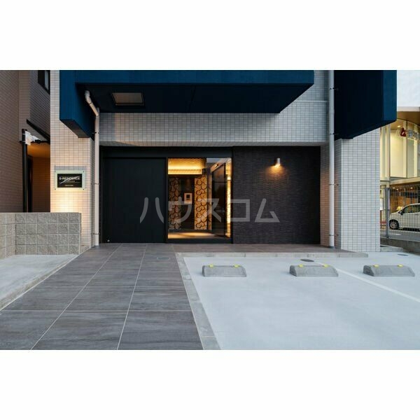 18/20 エントランス