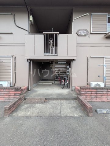 18/25 エントランス