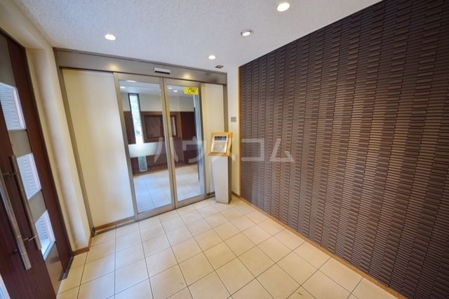 16/25 エントランス