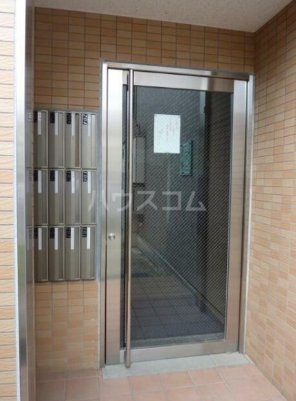 18/19 エントランス