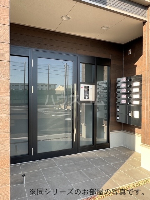 25/30 エントランス