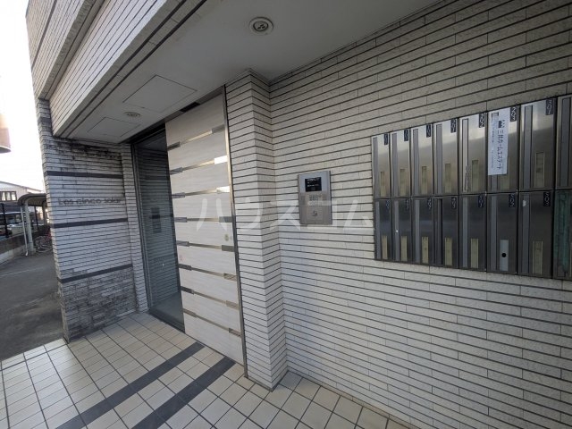 24/30 エントランス