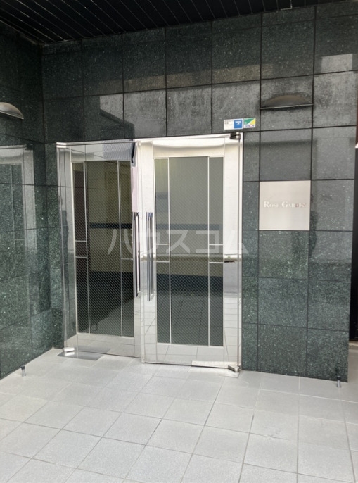 21/29 エントランス