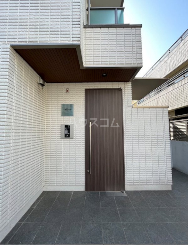 18/21 エントランス