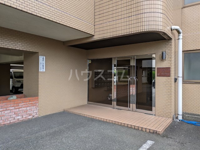 23/25 エントランス