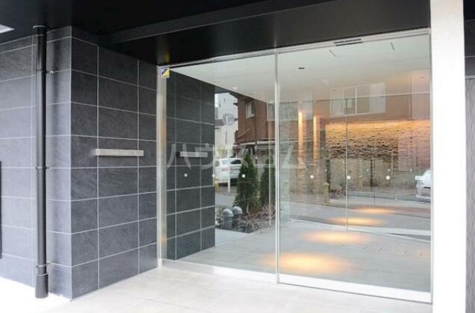 14/15 エントランス