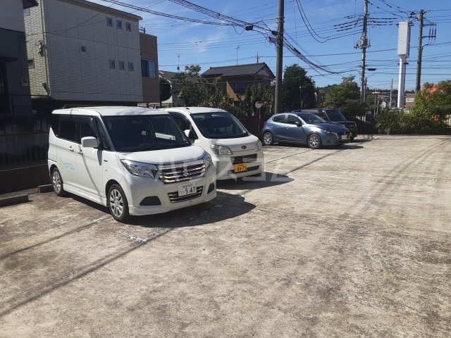 25/28 駐車場