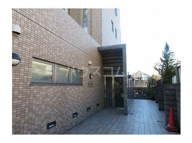 16/25 エントランス