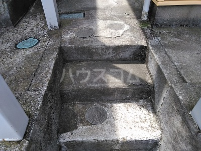 27/30 エントランス