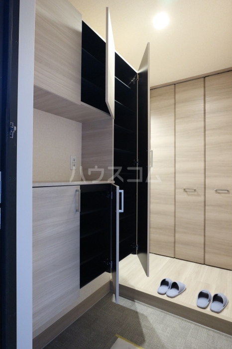 14/18 エントランス