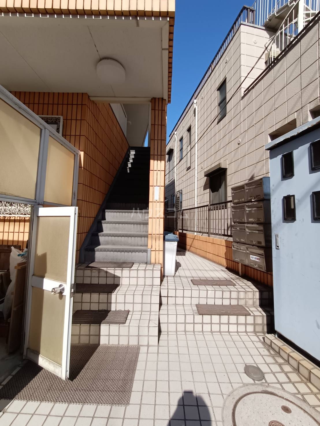 28/30 エントランス