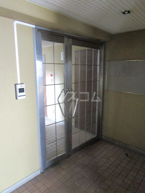 23/30 エントランス