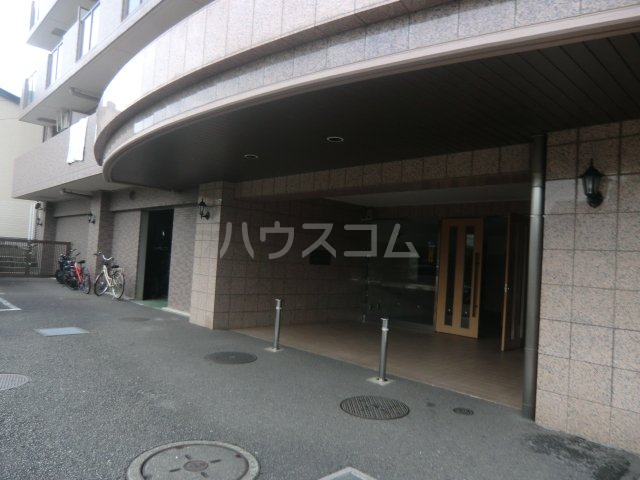 18/19 エントランス