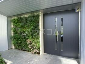 5/5 エントランス