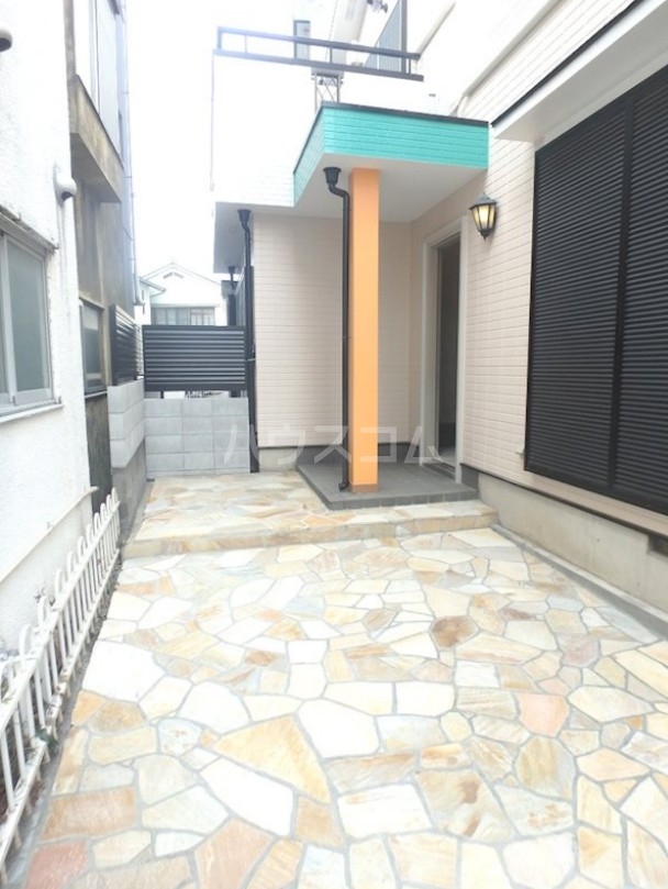 20/30 エントランス