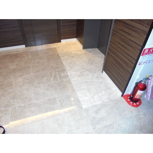 18/19 エントランス