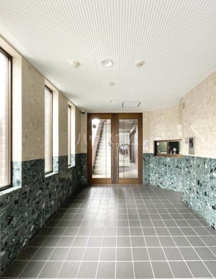 16/21 エントランス