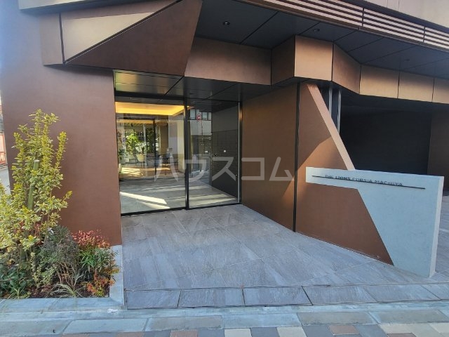 22/26 エントランス