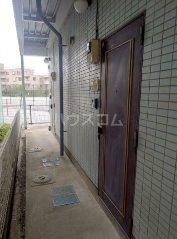 19/27 エントランス